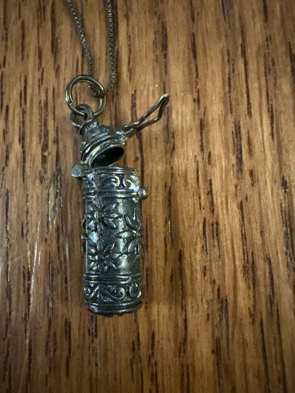 Vintage Silver Tone Secret Compartment Pendant Necklace Hinged Floral Gothic